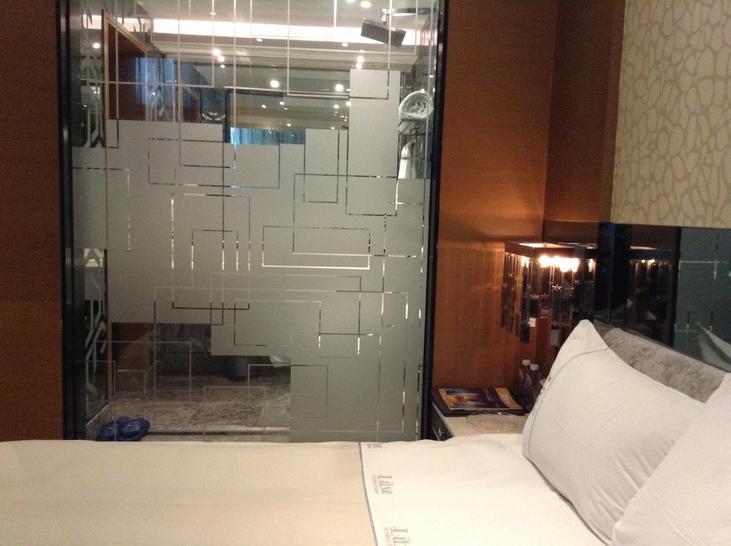 Отель Shenzhen Baoan Luxe Manor Экстерьер фото
