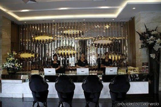 Отель Shenzhen Baoan Luxe Manor Экстерьер фото